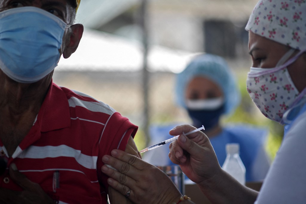 Expertos venezolanos pidieron aumentar vacunación en Venezuela y vigilar de cerca la nueva variante ómicron