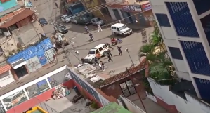 EN VIDEO: El momento en que comisiones de las Faes llegan a La Vega y desatan el caos