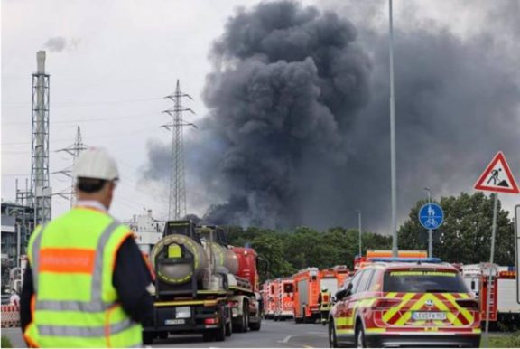 Al menos doce heridos en una explosión en parque químico en Alemania