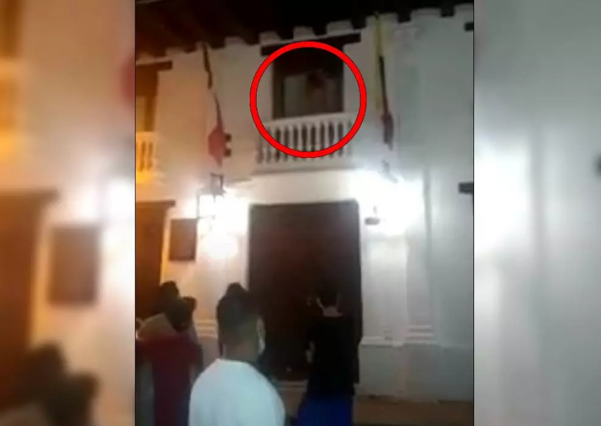 ¡Sin pudor! Pareja se exhibió teniendo relaciones en un balcón en Cartagena