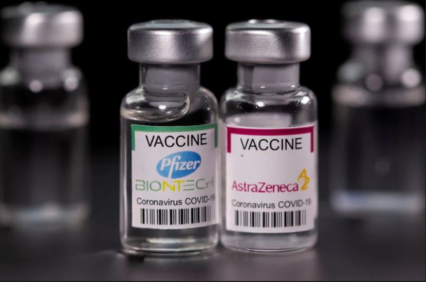 Vacunación mixta: Estudio confirmó las ventajas de combinar una dosis de Pfizer con otra de AstraZeneca