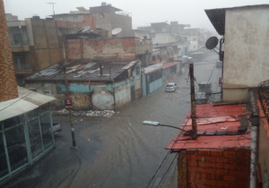 En Video: Las calles de Catia colapsaron durante el chaparrón de este #28Jul