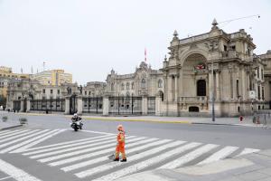 El presidente de Perú busca lugar para instalar su despacho tras renunciar al Palacio de Gobierno