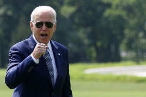 Biden celebra que empresarios compitan por trabajadores y suban los sueldos