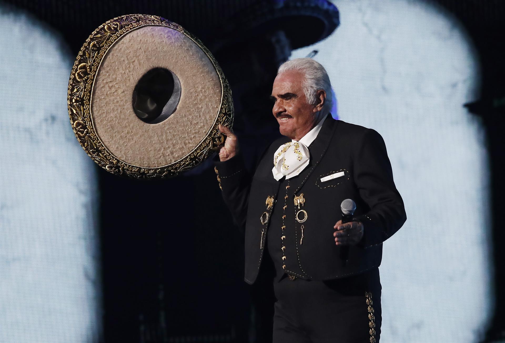 Vicente Fernández fue operado tras lesionarse la cervical en su cuarto