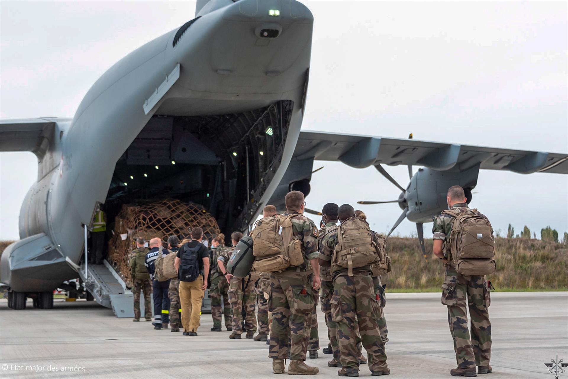 Llega a París un segundo vuelo con más de 200 evacuados de Kabul