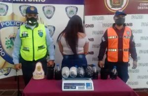 Joven fue capturada con envoltorios de droga en botellas plásticas en Táchira