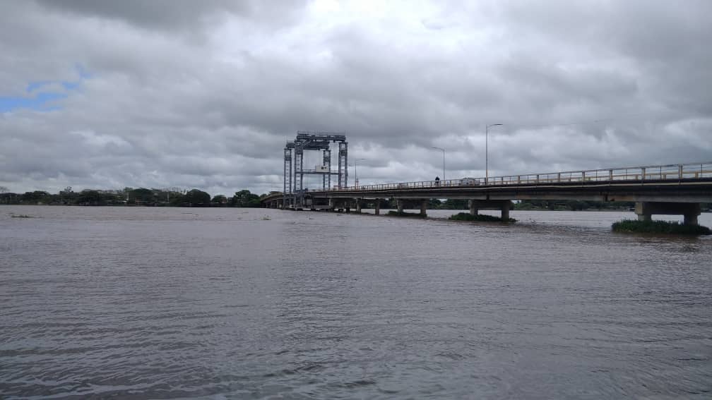 Crecida del río Apure desde el puente María Nieves #28Ago (Foto)