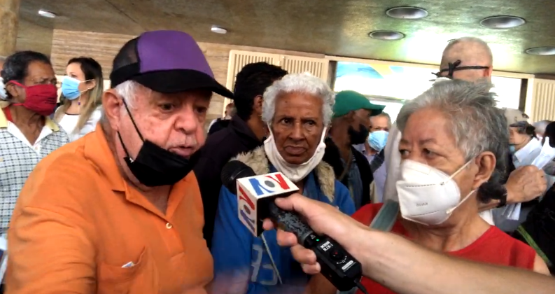 “No queremos más sardinas, queremos comida decente”: Pensionados protestaron en Caracas por sus derechos (Video)