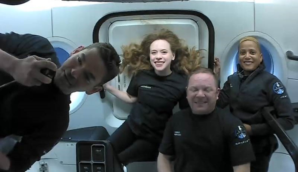 El regreso de los cuatro turistas a la Tierra en una cápsula de SpaceX (VIDEO)