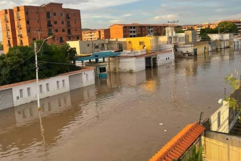Confirmadas dos muertes y más de dos mil familias afectadas por el desborde del Río Neverí