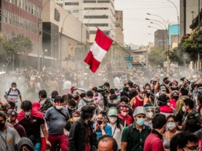 Familias reclaman justicia para muertos en protestas durante la crisis en Perú