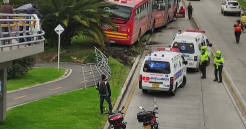 VIDEO: Por fallas mecánicas, autobús de TransMilenio en Colombia ocasionó un accidente