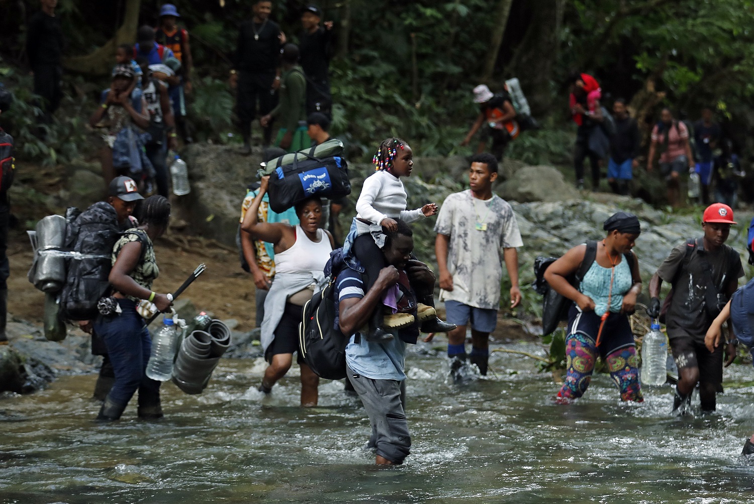 “Después de arrojar a sus hijos, se lanzó al vacío”: el duro relato de los médicos que atienden a migrantes en la selva del Darién