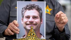 Sujeto acusado de matar a tres compañeros a batazos en Florida confesó que lo hizo porque lo violaron