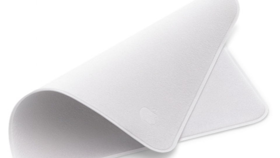 ¡Polémica! Apple pone a la venta un “trapo” para limpiar el iPhone por un INSÓLITO precio