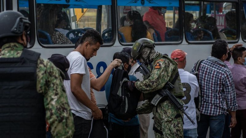 Cómo se volvió tan violenta Guayaquil, la ciudad en medio de la crisis de seguridad de Ecuador