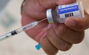 Creadores de la vacuna Sputnik reivindican “fuerte protección” contra la variante ómicron