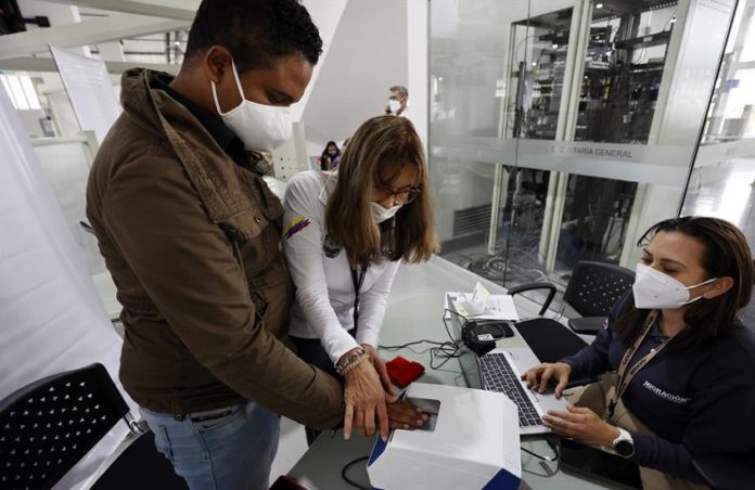 Paso a paso: ¿Cómo pueden acceder los venezolanos a las ayudas sociales en Colombia?