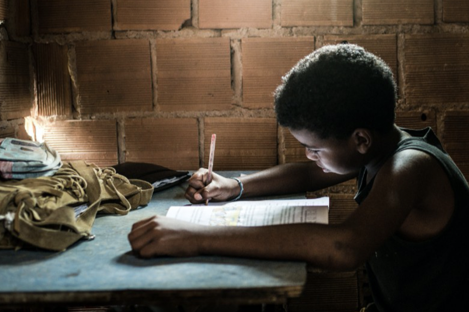 Niños migrantes venezolanos siguen sin escolaridad pese a esfuerzos de los países receptores