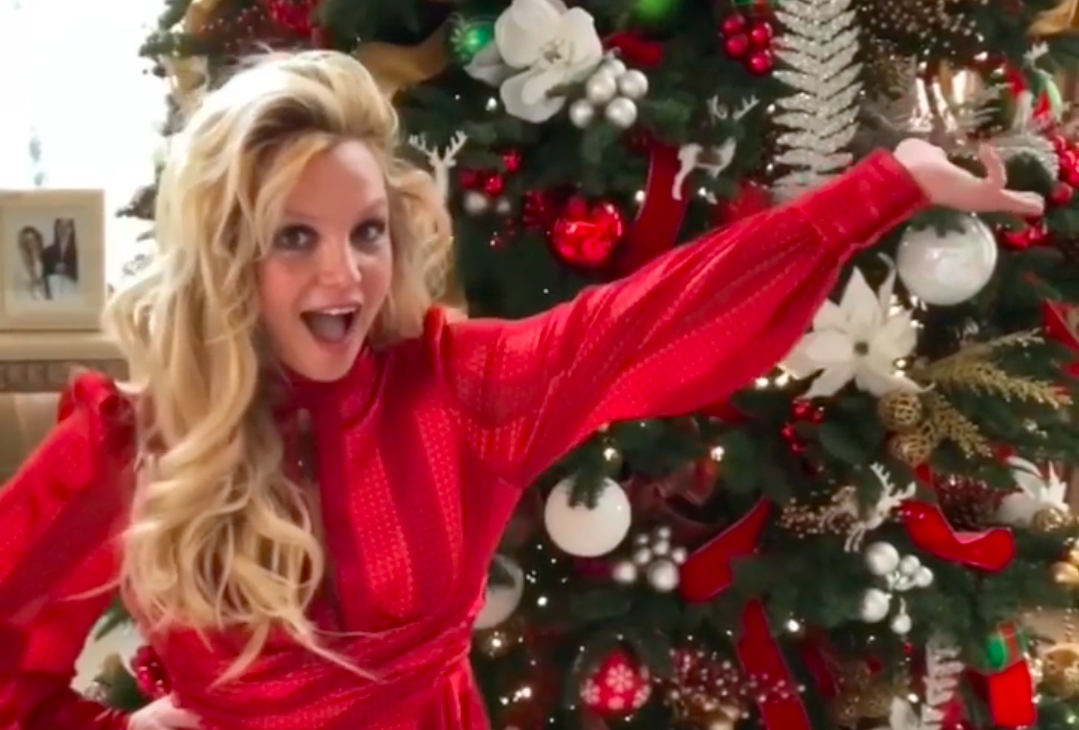 Con un bailecito sexy: Así es como Britney Spears le da la bienvenida a la Navidad