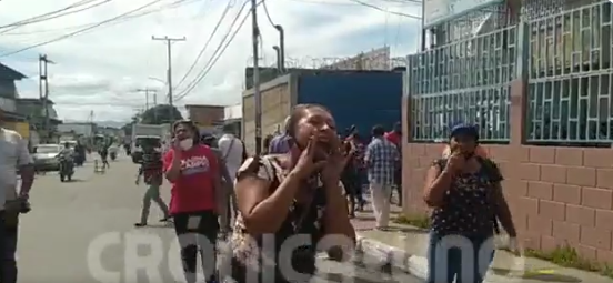 Militantes del Psuv y la Mud tuvieron un enfrentamiento verbal en Aragua, luego de la votación del candidato José Ramón Arias (VIDEO)