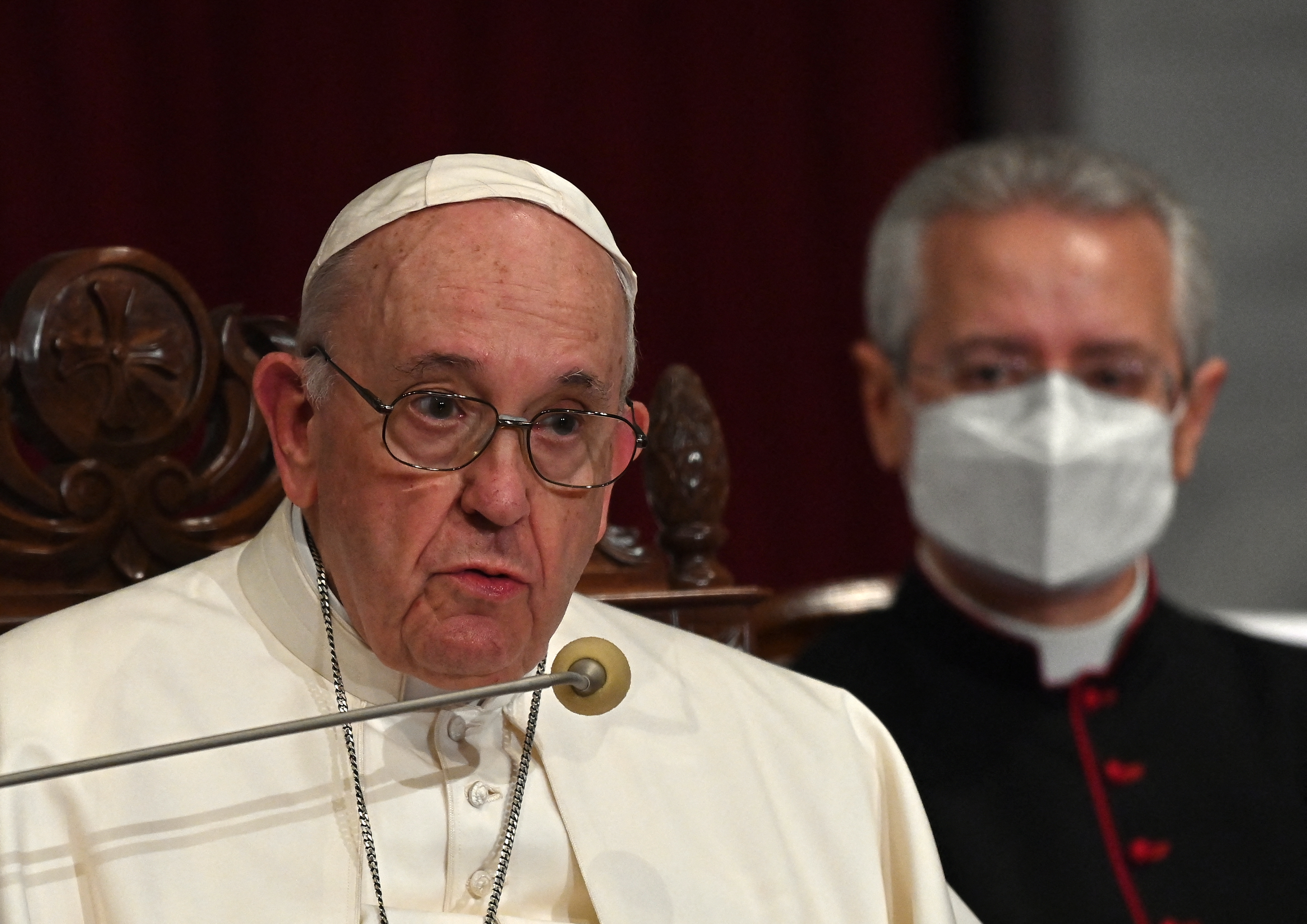 El papa Francisco condena “esclavitud” y “tortura” en campos de migrantes