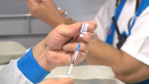 La OMS considera que la vacunación obligatoria contra el coronavirus debe ser el “último recurso”