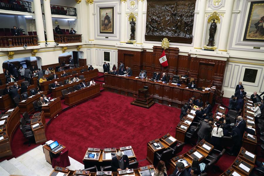 Congreso de Perú censuró al ministro de Educación, una baja más para Pedro Castillo