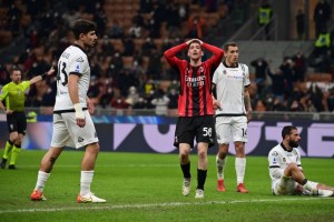 Milan perdió la oportunidad de ponerse líder tras caer ante Spezia