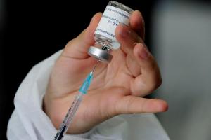 La EMA considera que la administración de varias dosis de vacunas a corto plazo no es sostenible