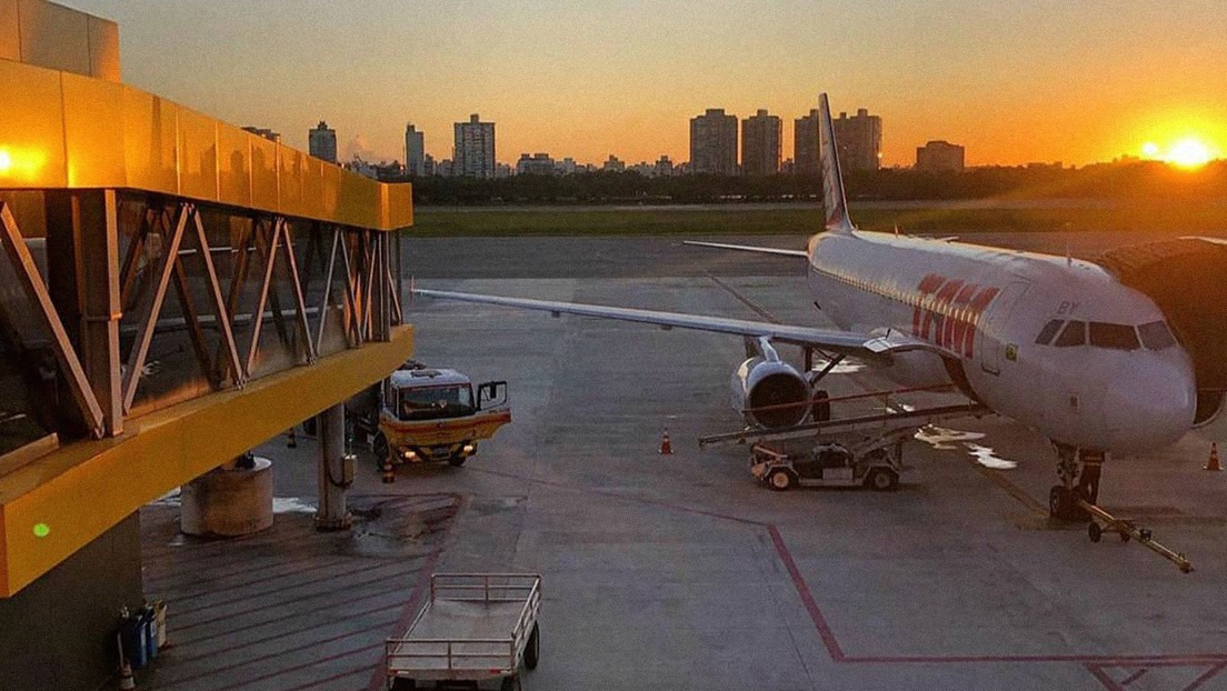 Pasajero falleció en pleno vuelo y el piloto tuvo que hacer un aterrizaje de emergencia