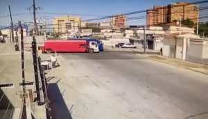 No es un comercial: Camiones de Pepsi y Coca-Cola protagonizaron aparatoso accidente en Maracaibo (VIDEOS)