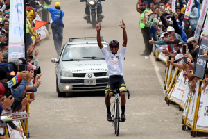Campos dio un golpe sobre la mesa para acariciar su tercera Vuelta al Táchira