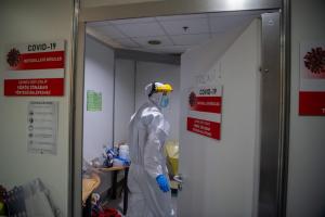 Ómicrón causa que los contagios se dupliquen en Hungría en sólo una semana