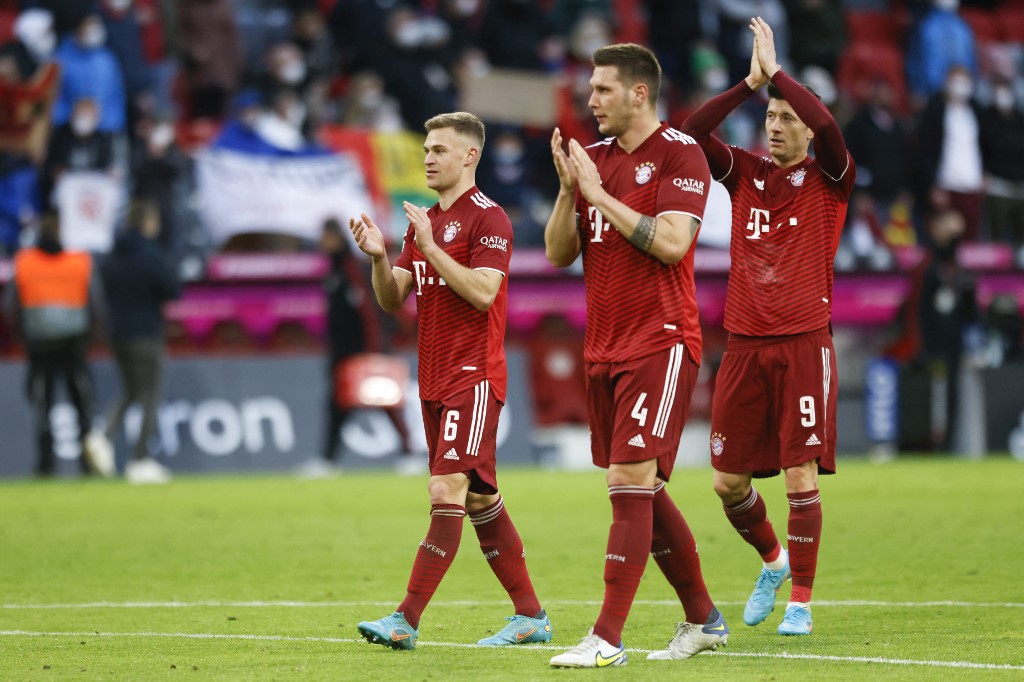 Bayern goleó al colista para sostener la punta de la Bundesliga