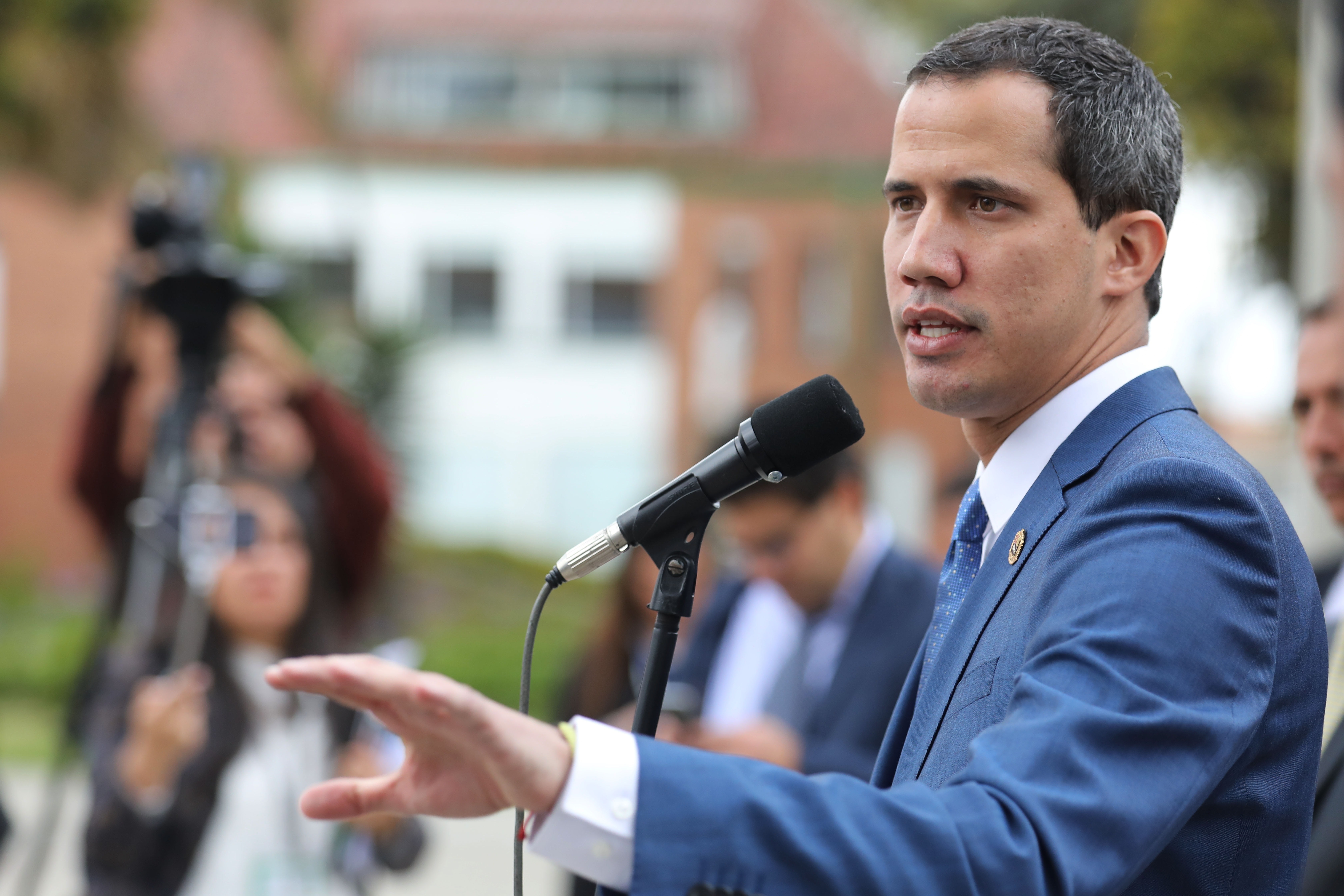 Guaidó rechazó la poca importancia que le dio el embajador de Petro a la emergencia humanitaria de Venezuela