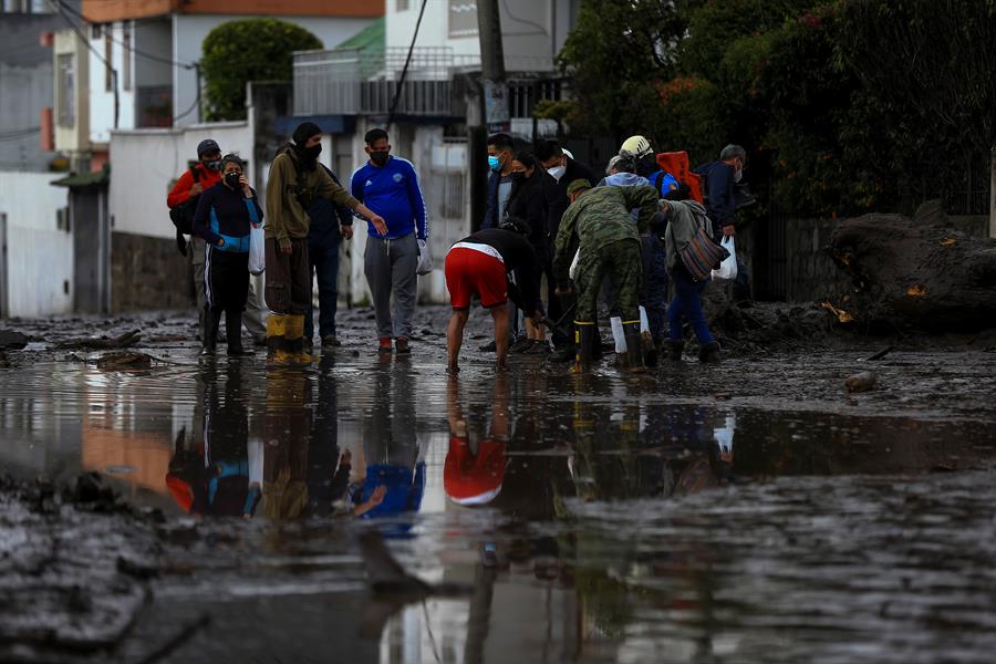Asciende a 24 la cifra de muertos por un aluvión en la capital de Ecuador
