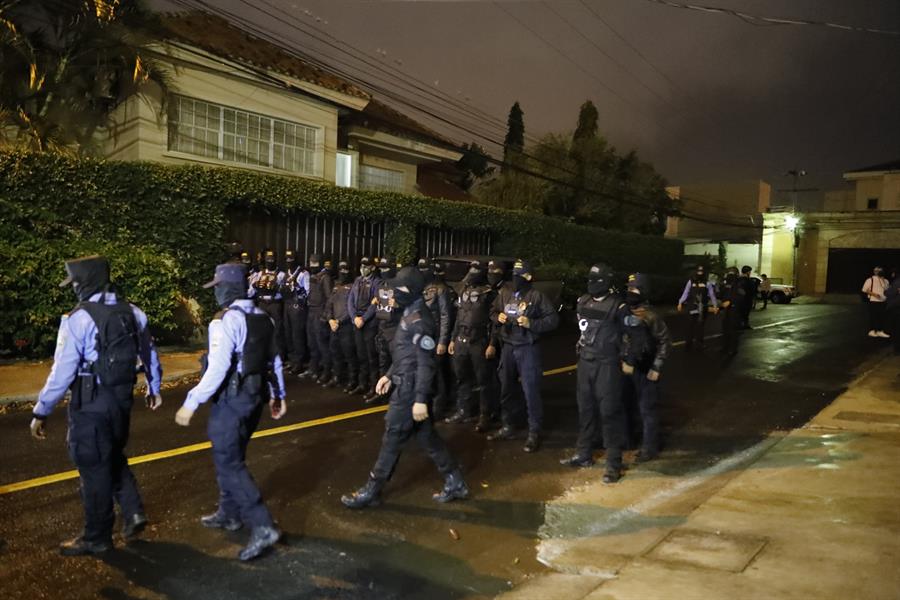 La captura del expresidente hondureño Hernández podría ser en cuestión de horas