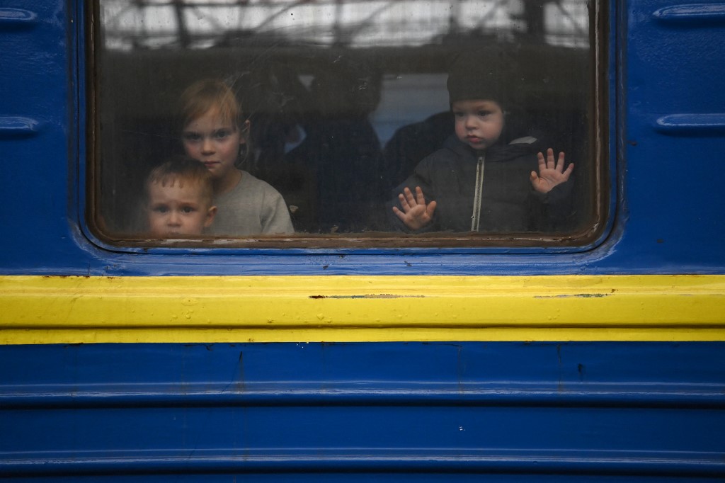 Ucrania recuperó a más de 30 niños que habían sido secuestrados por Rusia (Video)