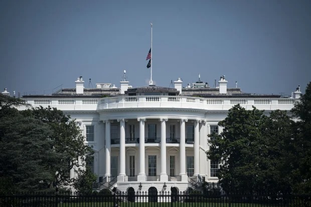 Casa Blanca fue cerrada durante 90 minutos tras alerta de un “paquete sospechoso”