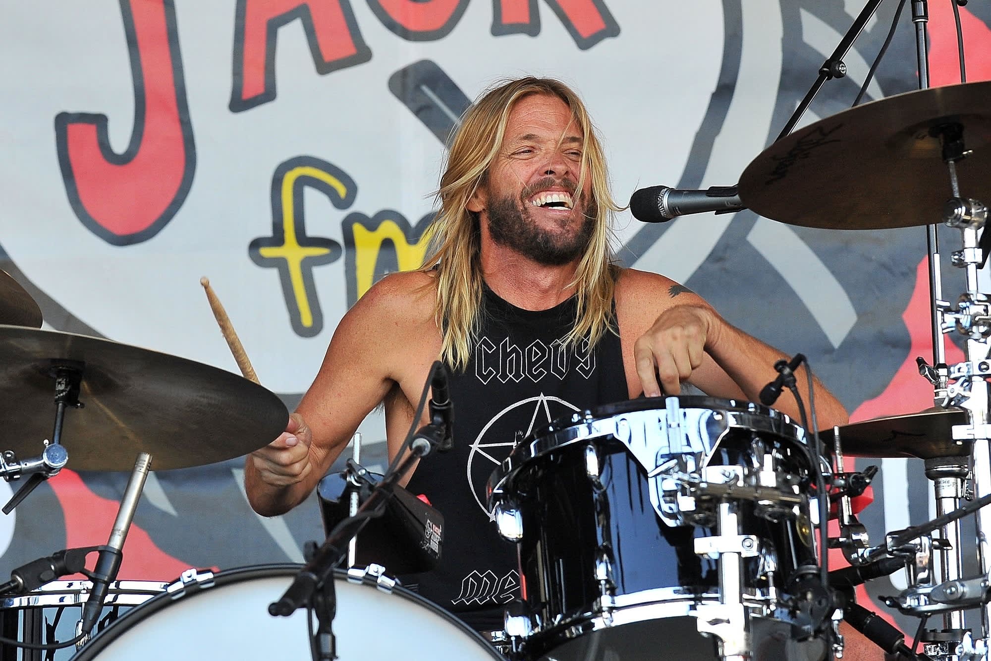 Murió Taylor Hawkins, baterista de Foo Fighters, durante gira por Colombia