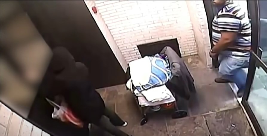 El brutal ataque a una anciana asiática en Nueva York: le dieron 125 golpes (VIDEO)