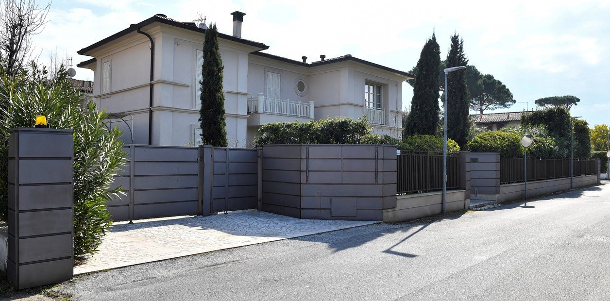 Así es la mansión “desconocida” del presidente de Ucrania en un balneario de lujo en Italia (FOTOS)