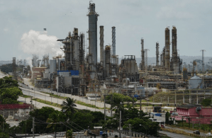 La producción de petróleo en Venezuela aumentó en marzo a 697 mil b/d, según Opep