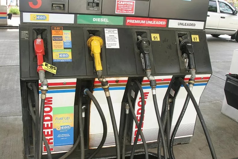 Competencia por la gasolina: Demandan a estación en EEUU por fijar precios demasiado bajos