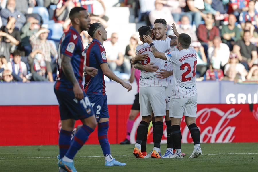 El Sevilla más cerca de la Champions y el Levante del descenso