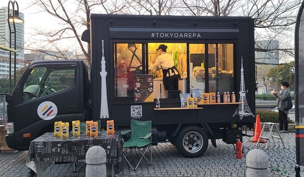 Un “food truck” de arepas venezolanas cautiva paladares en Japón (FOTOS)