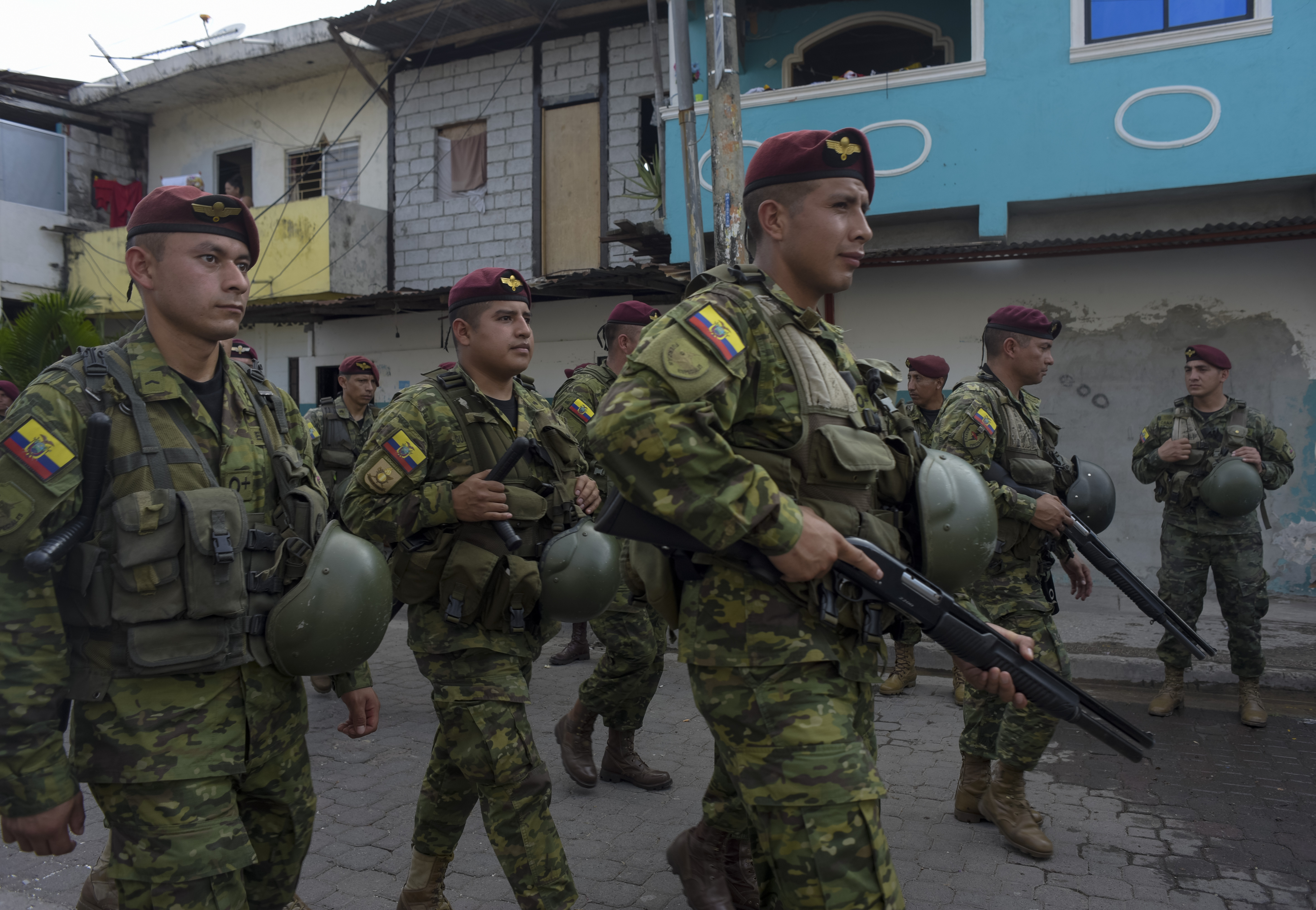 Militares refuerzan región ecuatoriana tras masacre que dejó nueve muertos