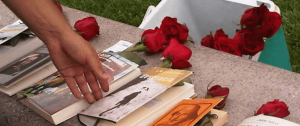Entre libros y rosas: Qué Leer celebra por todo lo alto el Día del Libro